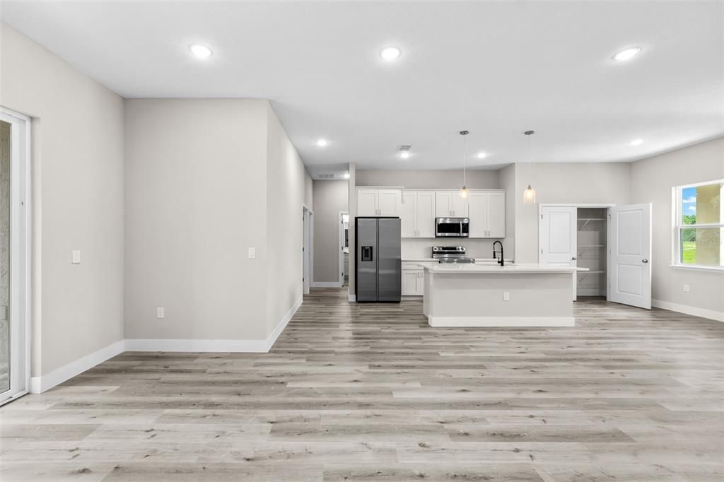 For Sale: $425,000 (4 beds, 2 baths, 1820 Square Feet)