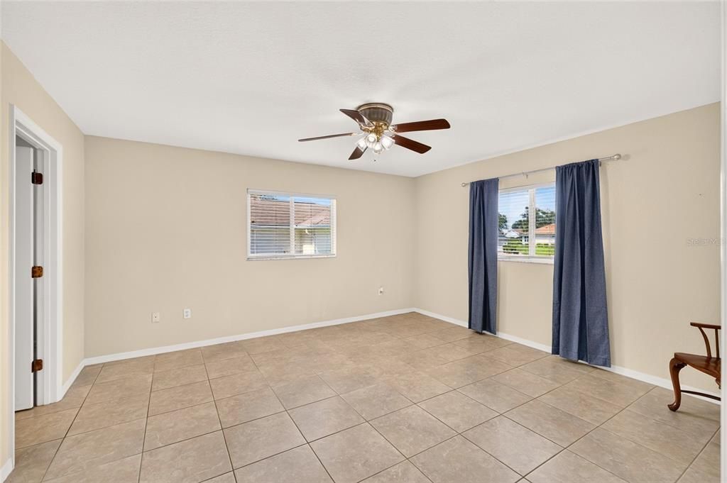 Activo con contrato: $239,000 (2 camas, 2 baños, 1248 Pies cuadrados)