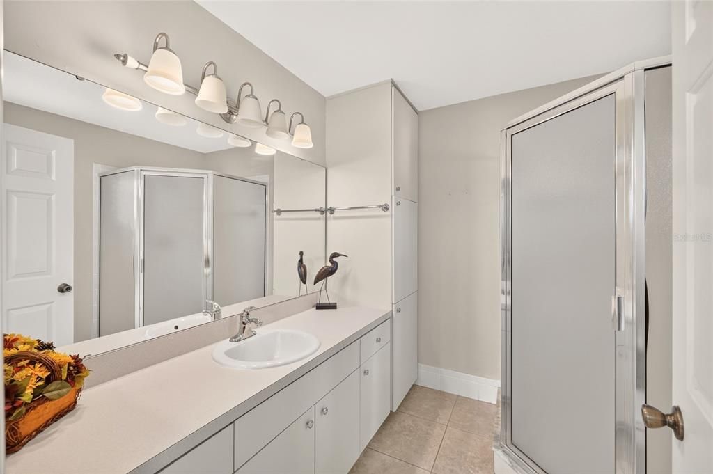 Activo con contrato: $239,000 (2 camas, 2 baños, 1248 Pies cuadrados)