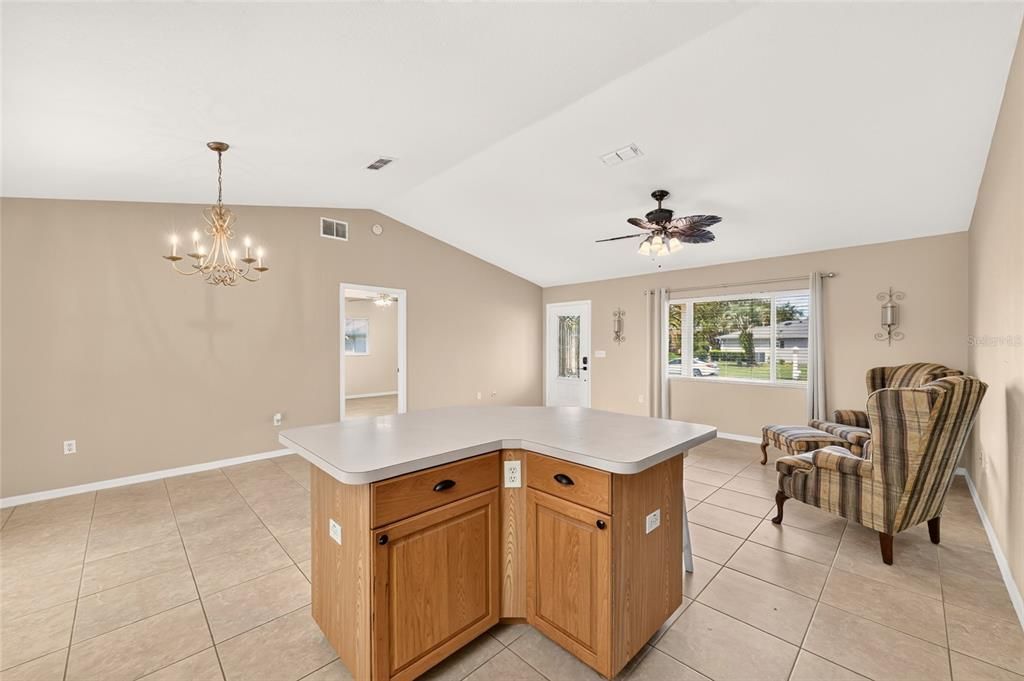 Activo con contrato: $239,000 (2 camas, 2 baños, 1248 Pies cuadrados)