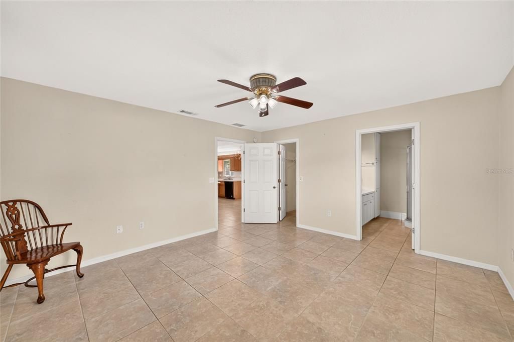 Activo con contrato: $239,000 (2 camas, 2 baños, 1248 Pies cuadrados)