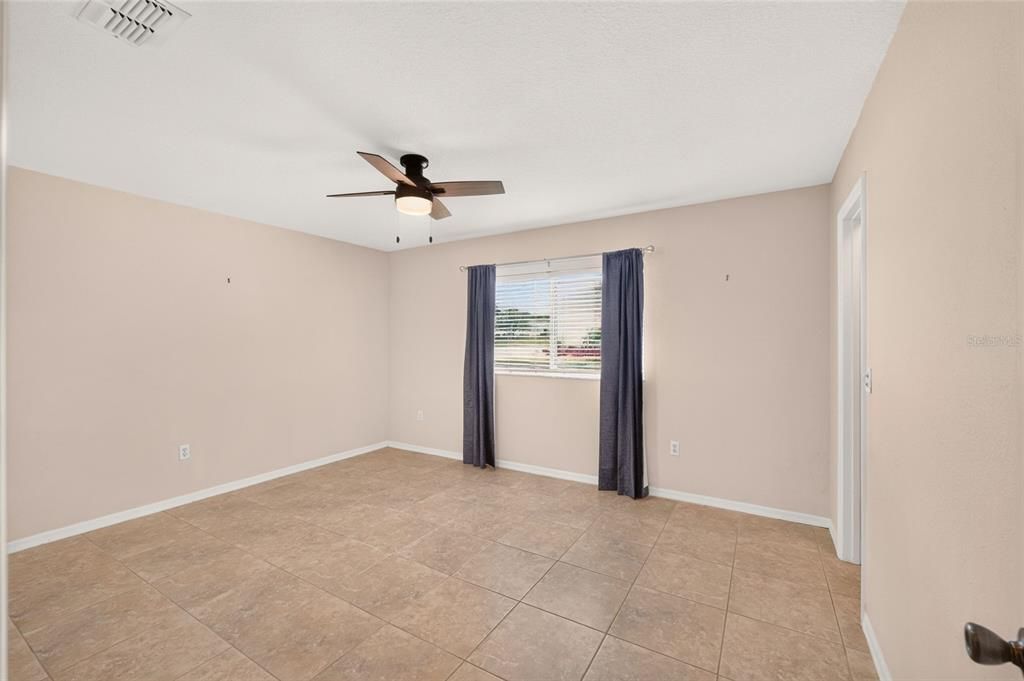 Activo con contrato: $239,000 (2 camas, 2 baños, 1248 Pies cuadrados)