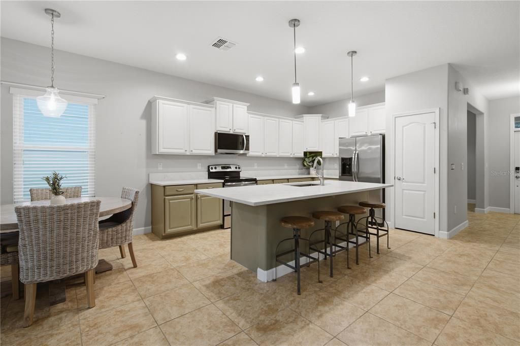 For Rent: $3,800 (5 beds, 3 baths, 2369 Square Feet)