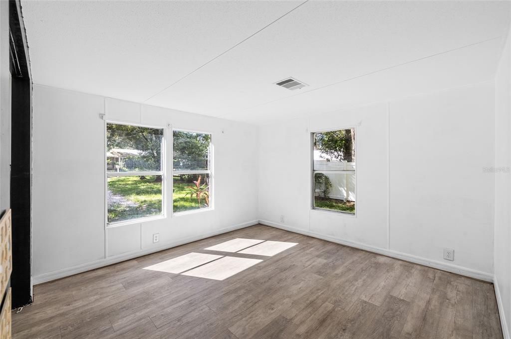 For Sale: $269,900 (3 beds, 2 baths, 1152 Square Feet)