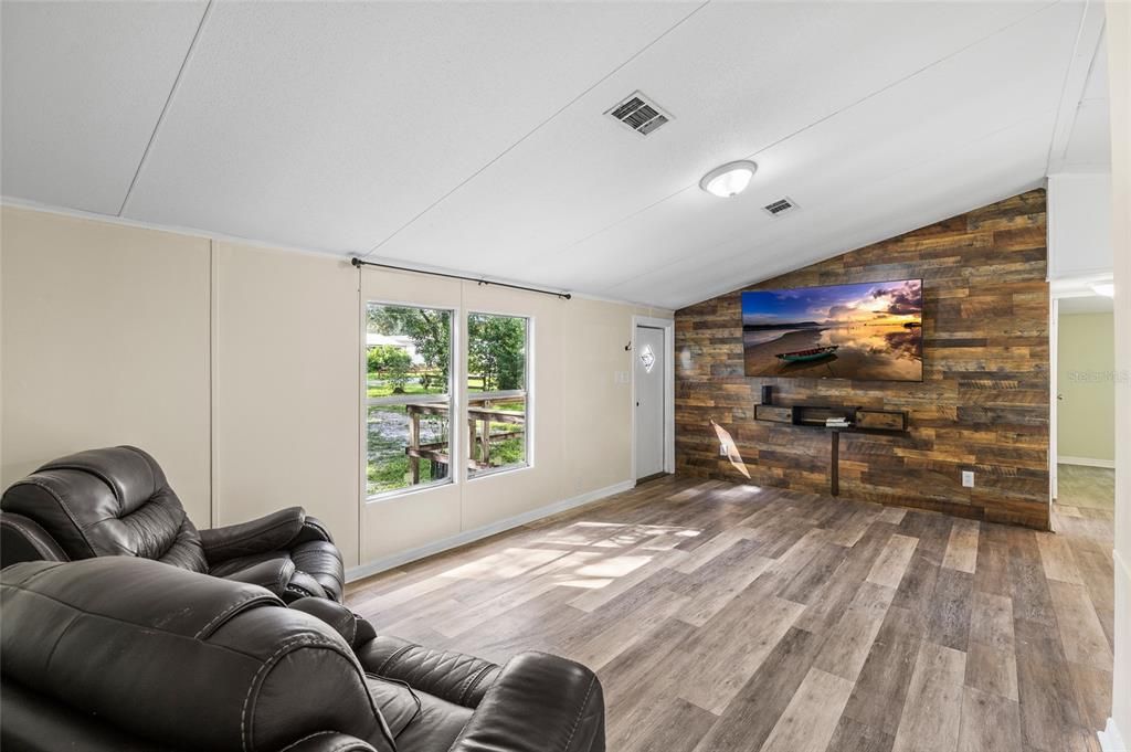 For Sale: $269,900 (3 beds, 2 baths, 1152 Square Feet)