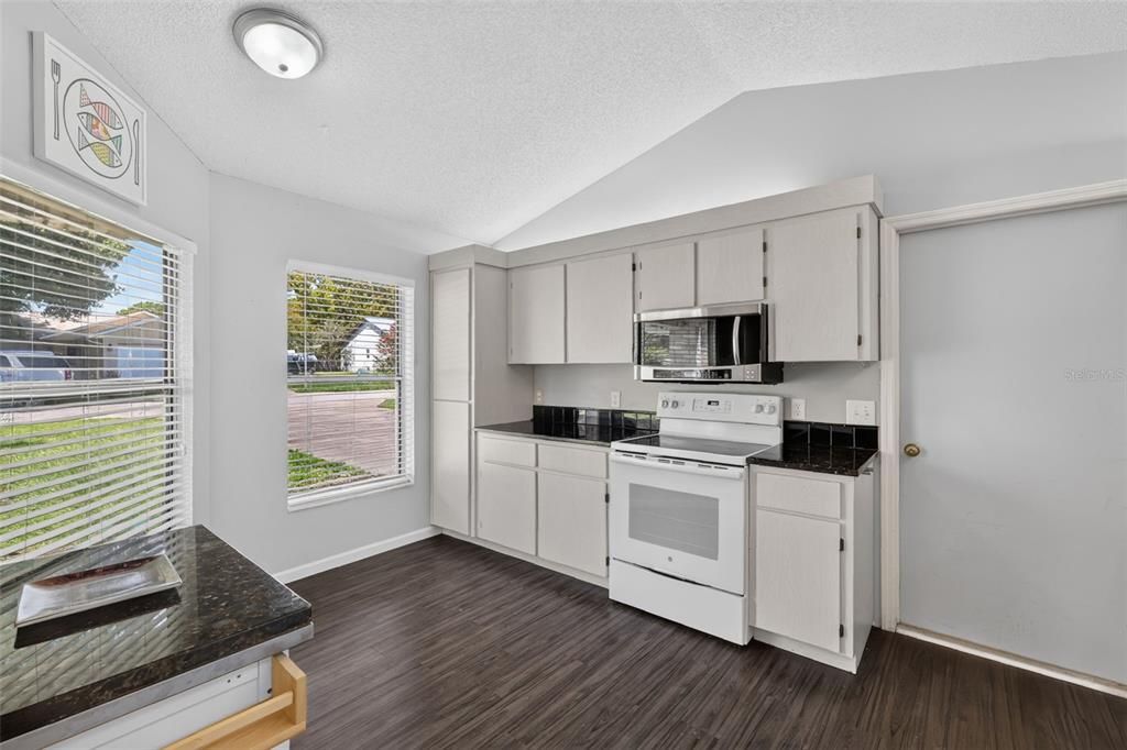 For Sale: $220,000 (3 beds, 2 baths, 1466 Square Feet)