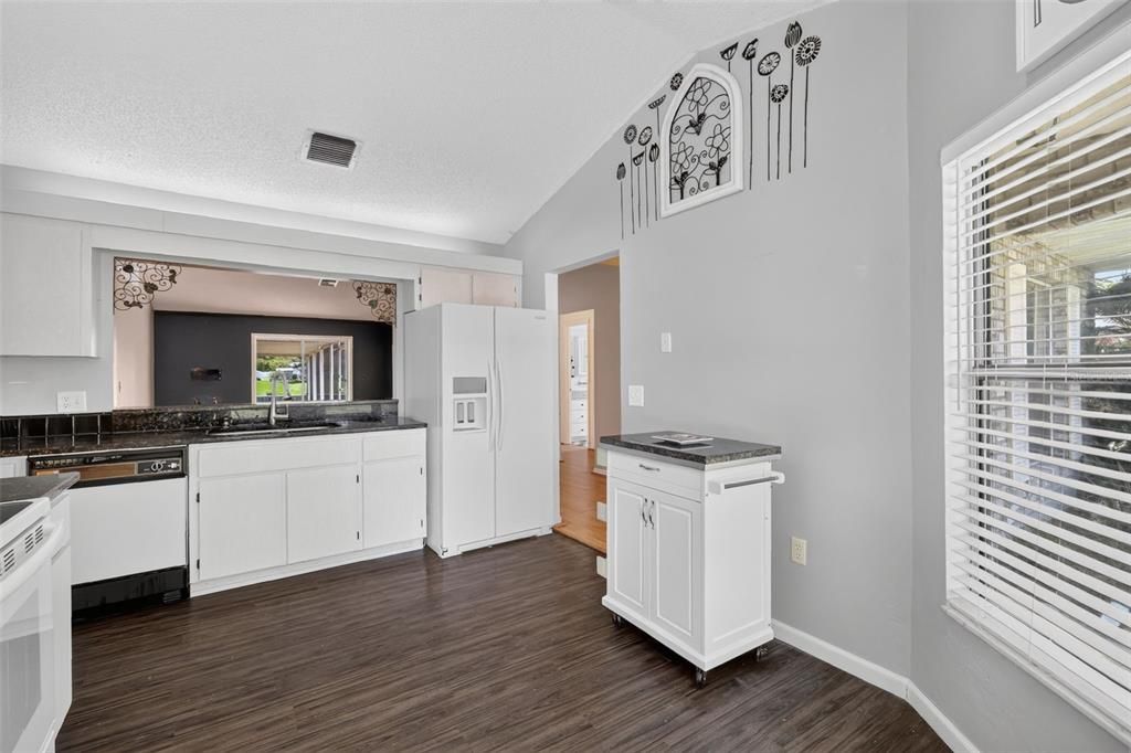 For Sale: $220,000 (3 beds, 2 baths, 1466 Square Feet)