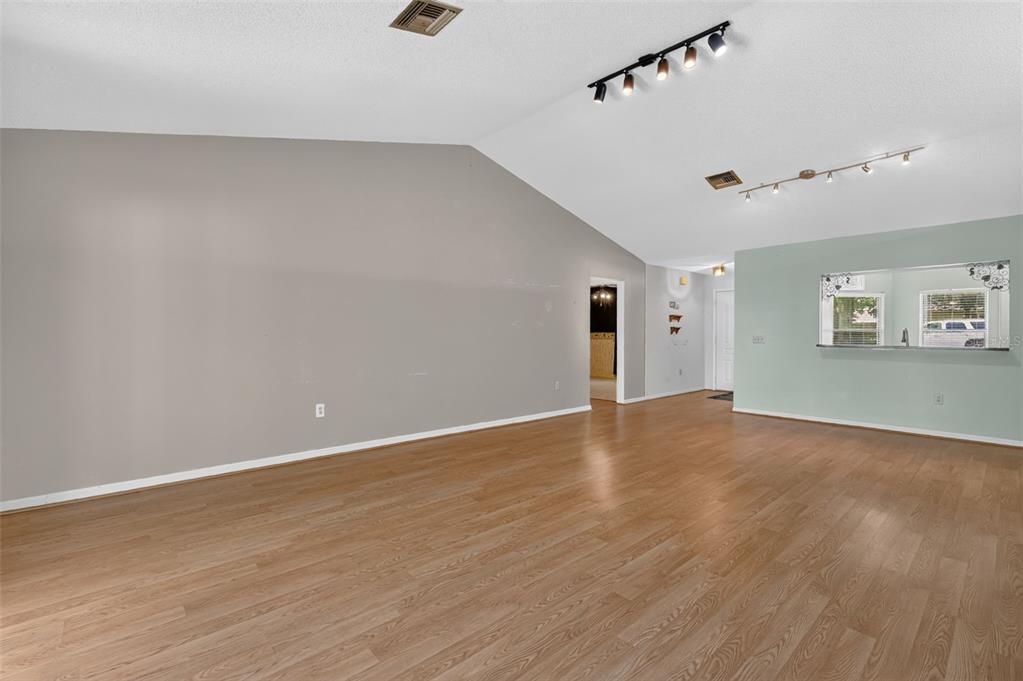 For Sale: $220,000 (3 beds, 2 baths, 1466 Square Feet)
