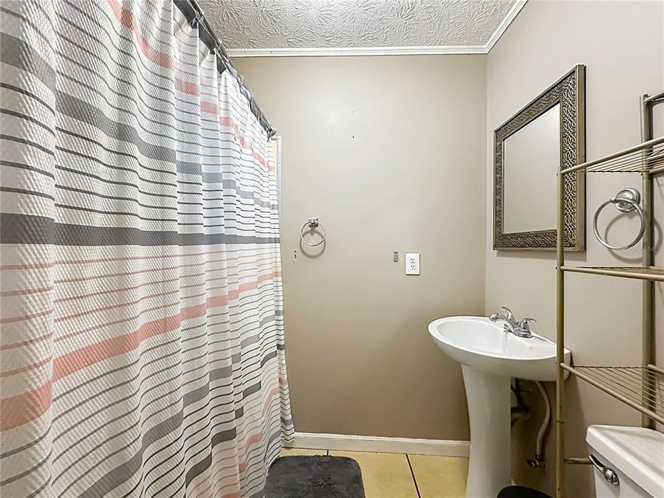 На продажу: $225,000 (2 спален, 2 ванн, 1203 Квадратных фут)
