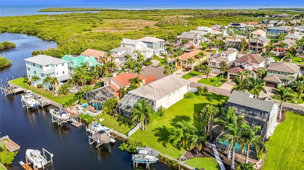 На продажу: $369,900 (0.16 acres)
