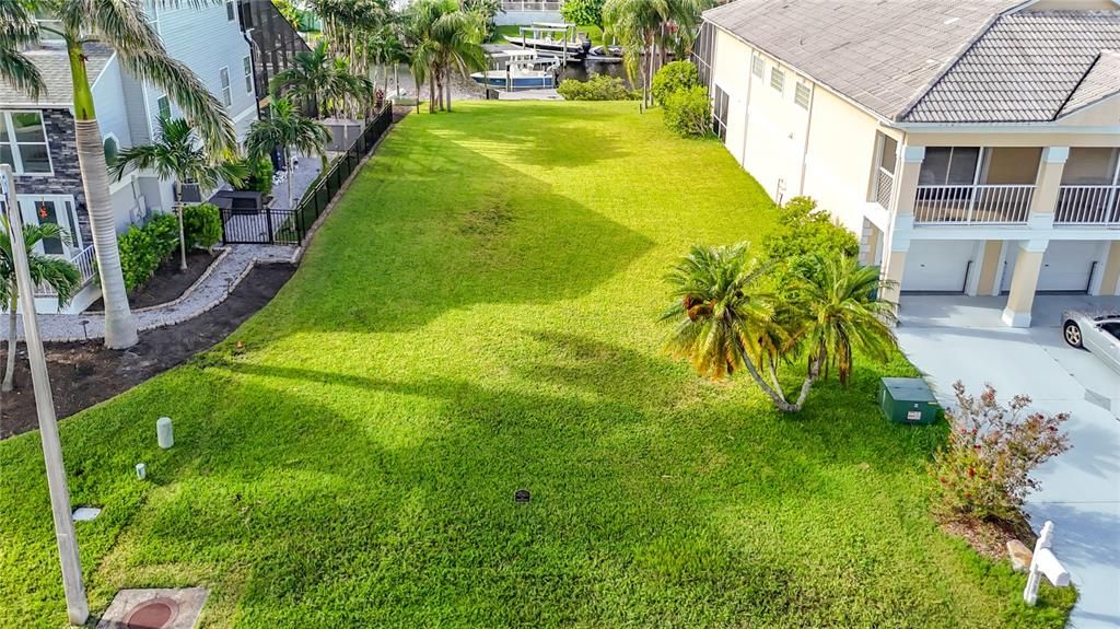 На продажу: $369,900 (0.16 acres)