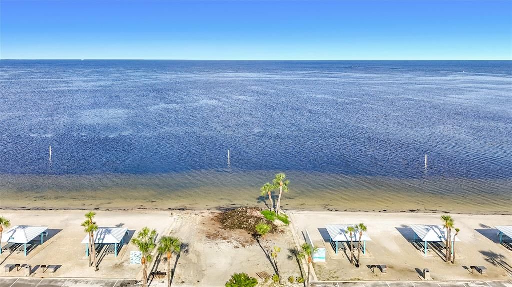 На продажу: $369,900 (0.16 acres)