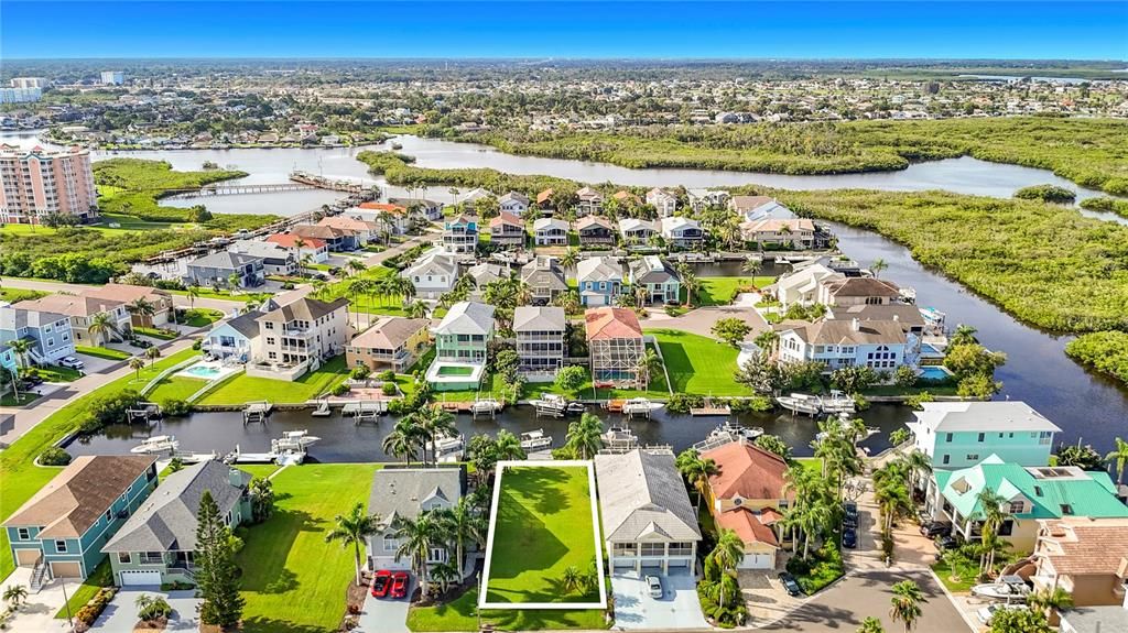 На продажу: $369,900 (0.16 acres)
