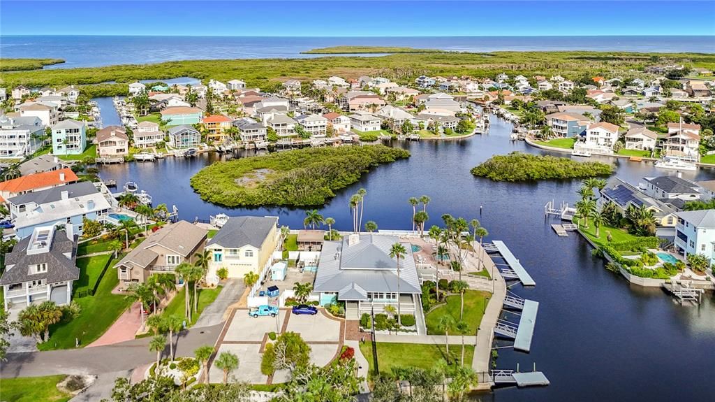 На продажу: $369,900 (0.16 acres)
