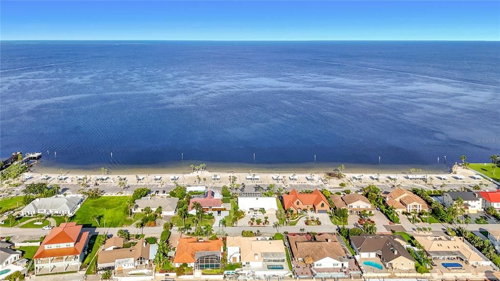 На продажу: $369,900 (0.16 acres)