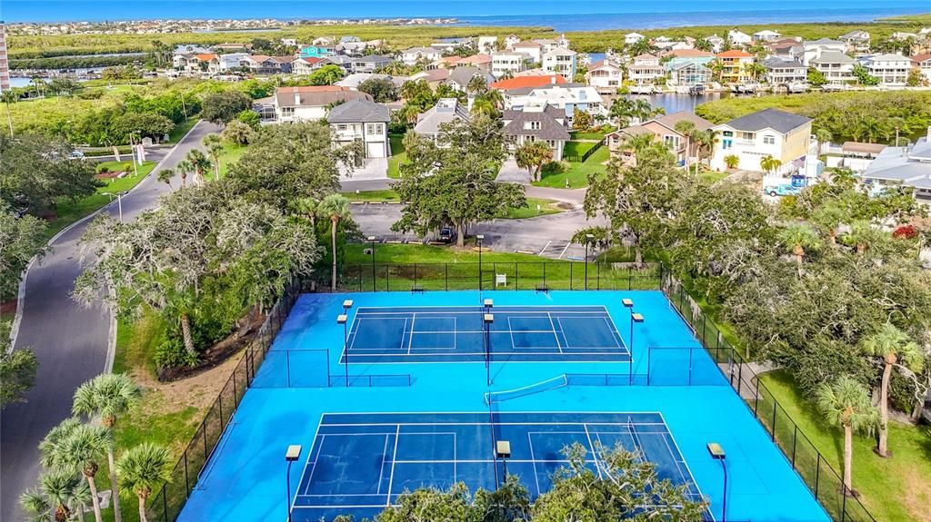 На продажу: $369,900 (0.16 acres)