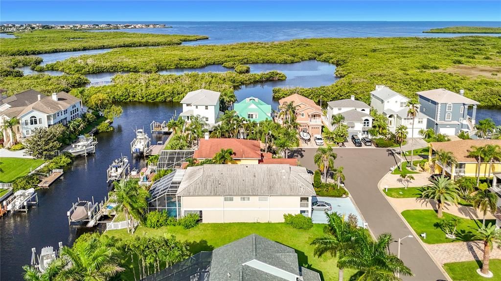 На продажу: $369,900 (0.16 acres)