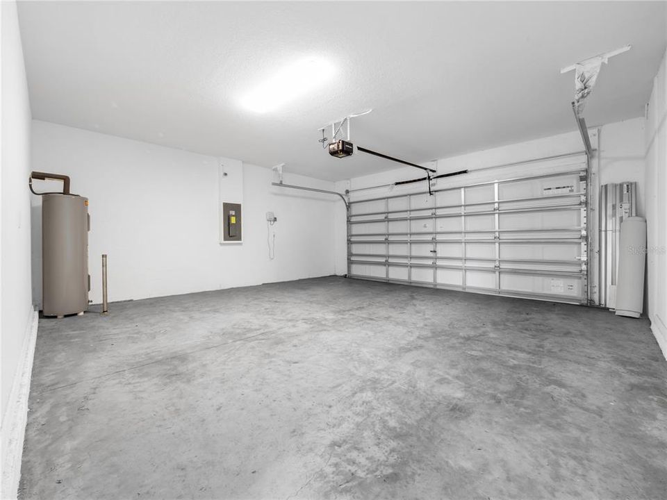 For Sale: $335,000 (4 beds, 2 baths, 1925 Square Feet)