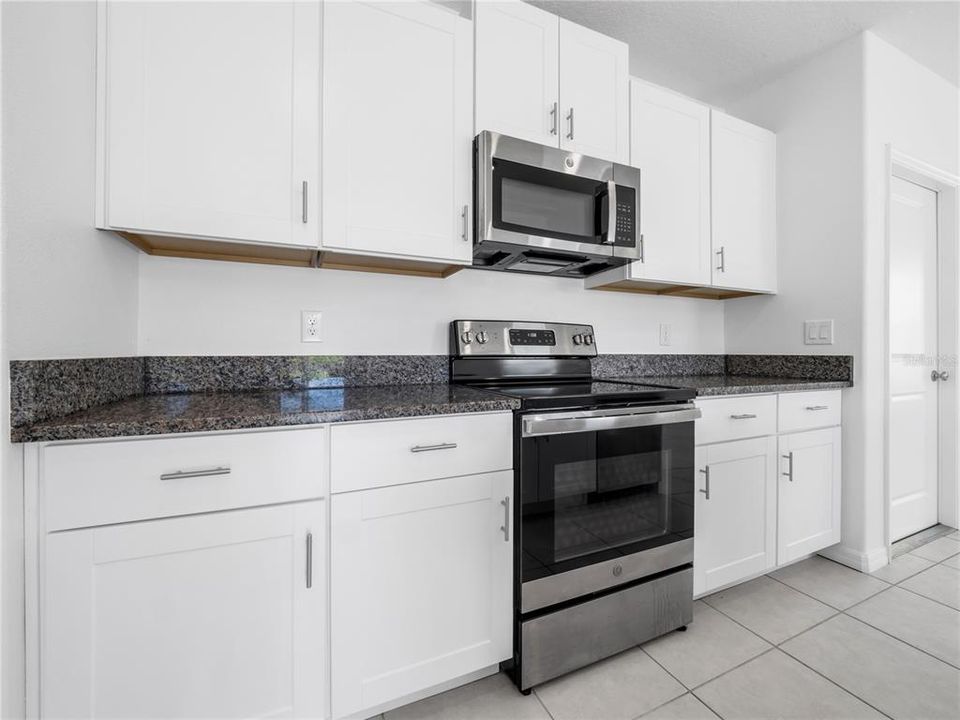 For Sale: $335,000 (4 beds, 2 baths, 1925 Square Feet)