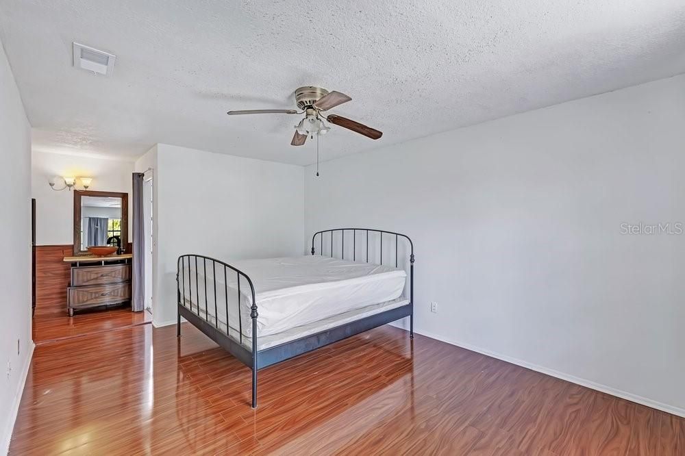 En Venta: $498,000 (3 camas, 2 baños, 1623 Pies cuadrados)