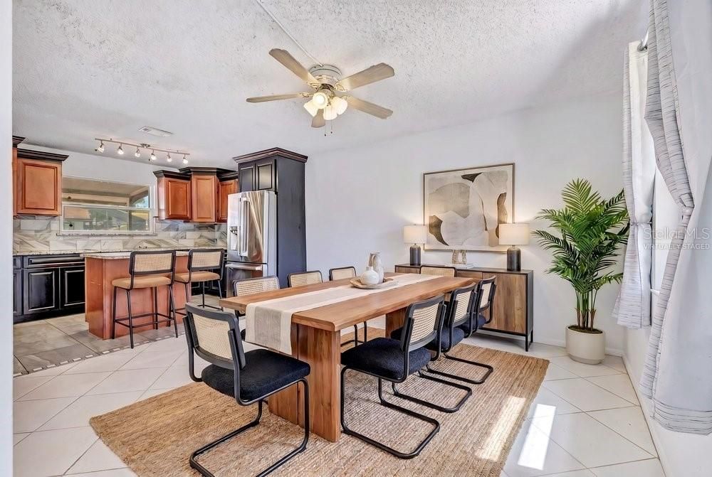 En Venta: $498,000 (3 camas, 2 baños, 1623 Pies cuadrados)