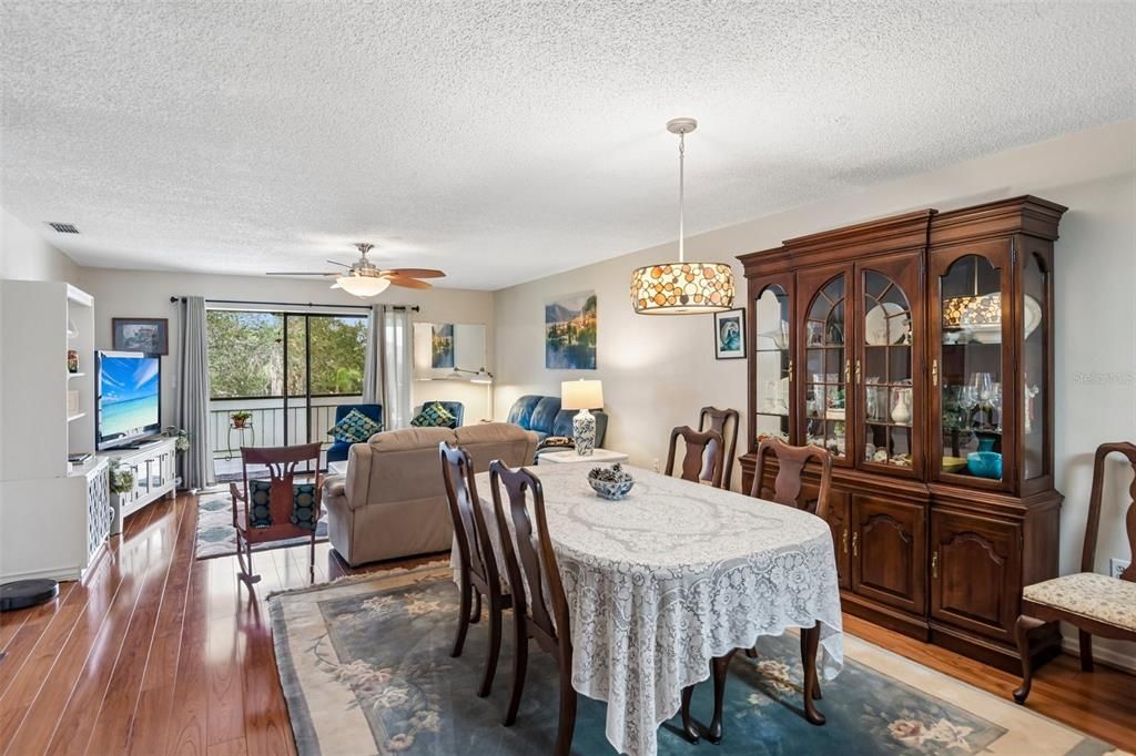 For Sale: $268,000 (2 beds, 2 baths, 1363 Square Feet)