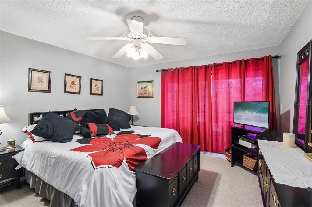 For Sale: $268,000 (2 beds, 2 baths, 1363 Square Feet)
