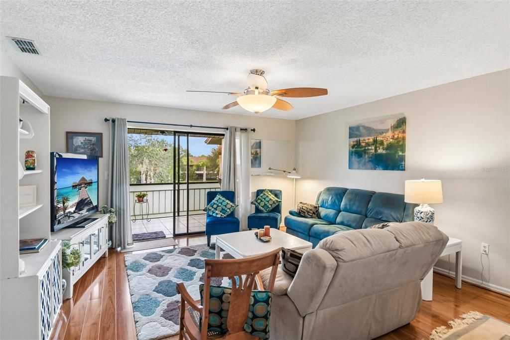 For Sale: $268,000 (2 beds, 2 baths, 1363 Square Feet)