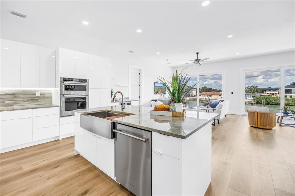 En Venta: $2,999,000 (3 camas, 2 baños, 2878 Pies cuadrados)
