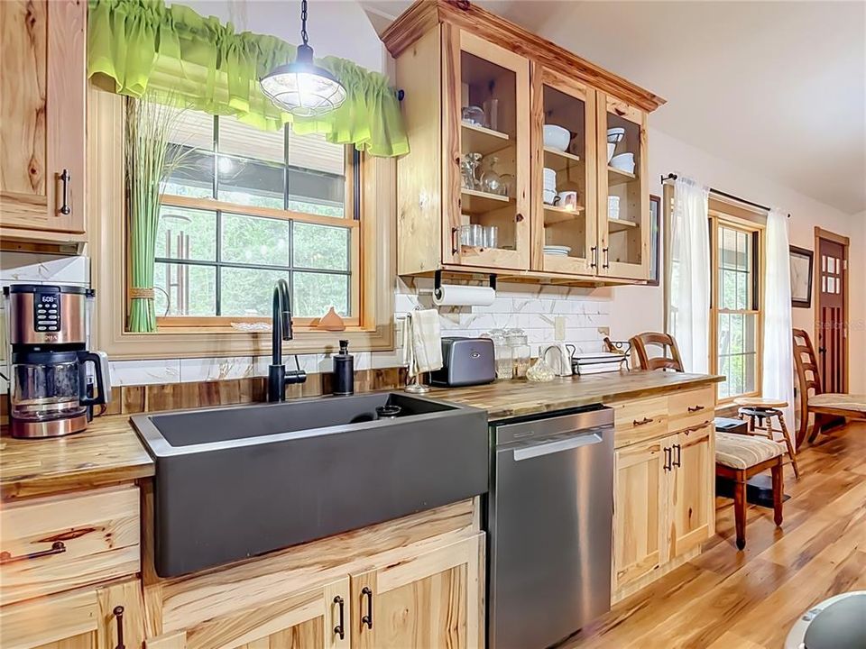En Venta: $699,000 (3 camas, 2 baños, 1853 Pies cuadrados)