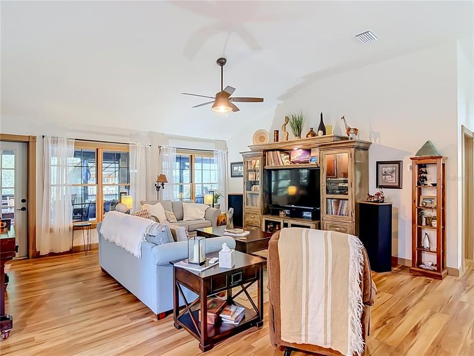 En Venta: $699,000 (3 camas, 2 baños, 1853 Pies cuadrados)