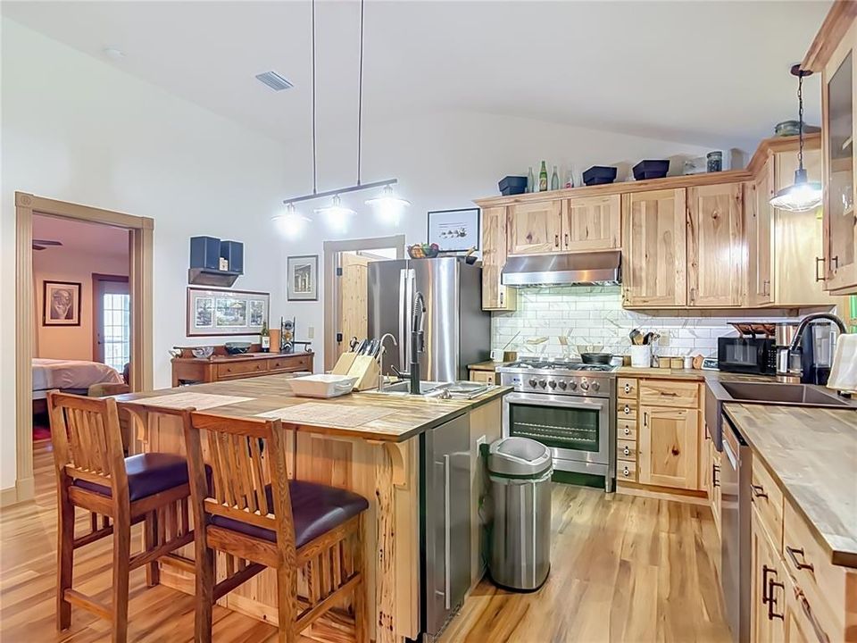 En Venta: $699,000 (3 camas, 2 baños, 1853 Pies cuadrados)