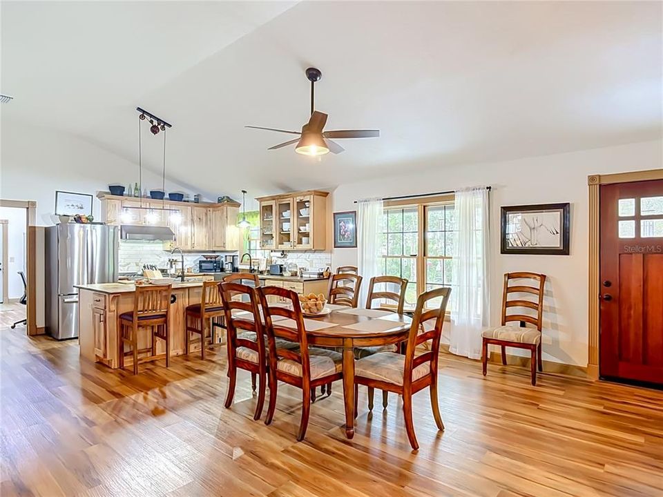 En Venta: $699,000 (3 camas, 2 baños, 1853 Pies cuadrados)