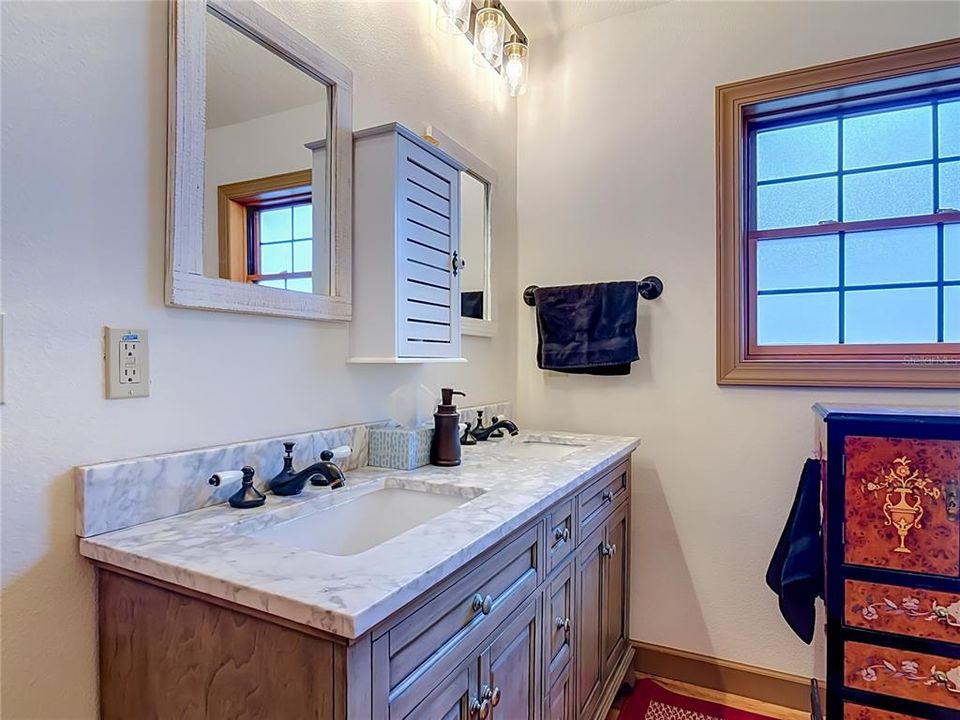 En Venta: $699,000 (3 camas, 2 baños, 1853 Pies cuadrados)