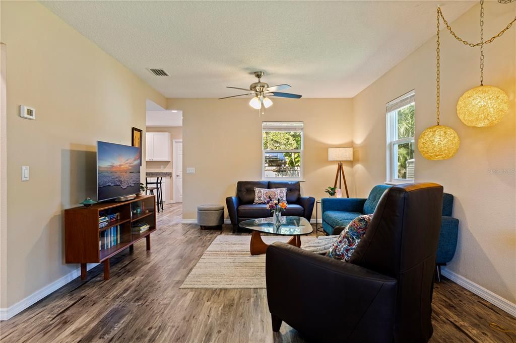 For Sale: $449,000 (2 beds, 2 baths, 1208 Square Feet)