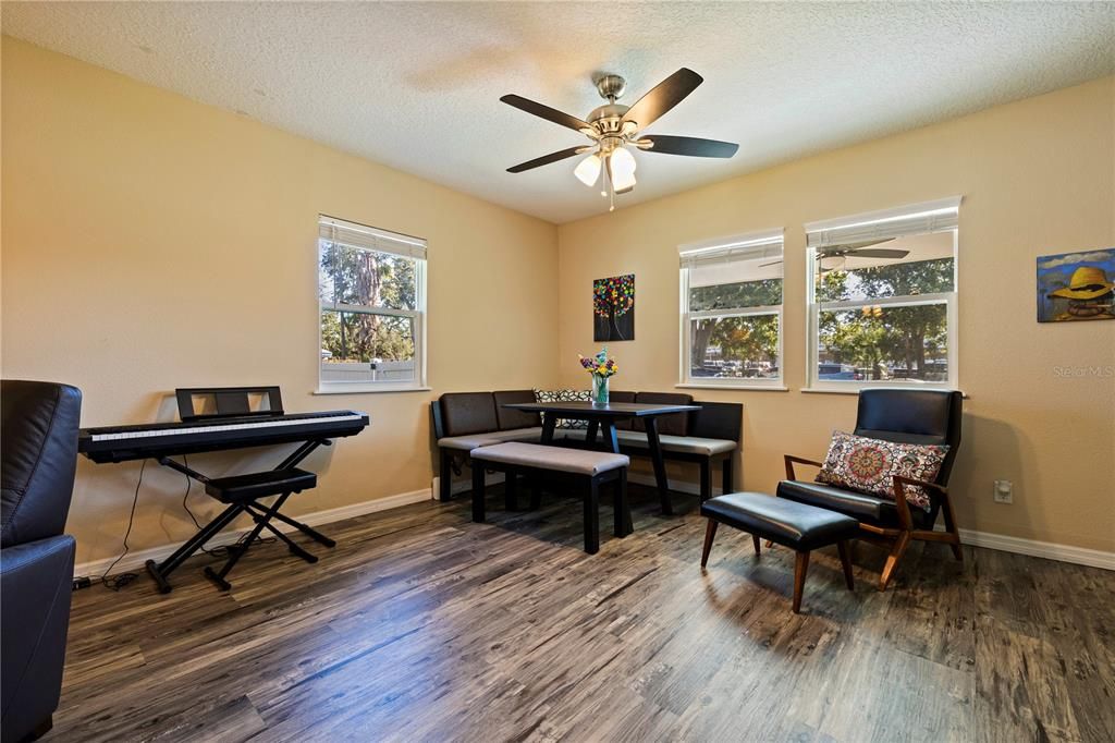 For Sale: $449,000 (2 beds, 2 baths, 1208 Square Feet)
