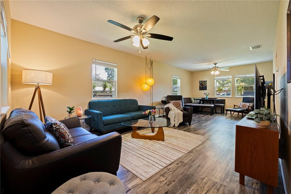 For Sale: $449,000 (2 beds, 2 baths, 1208 Square Feet)