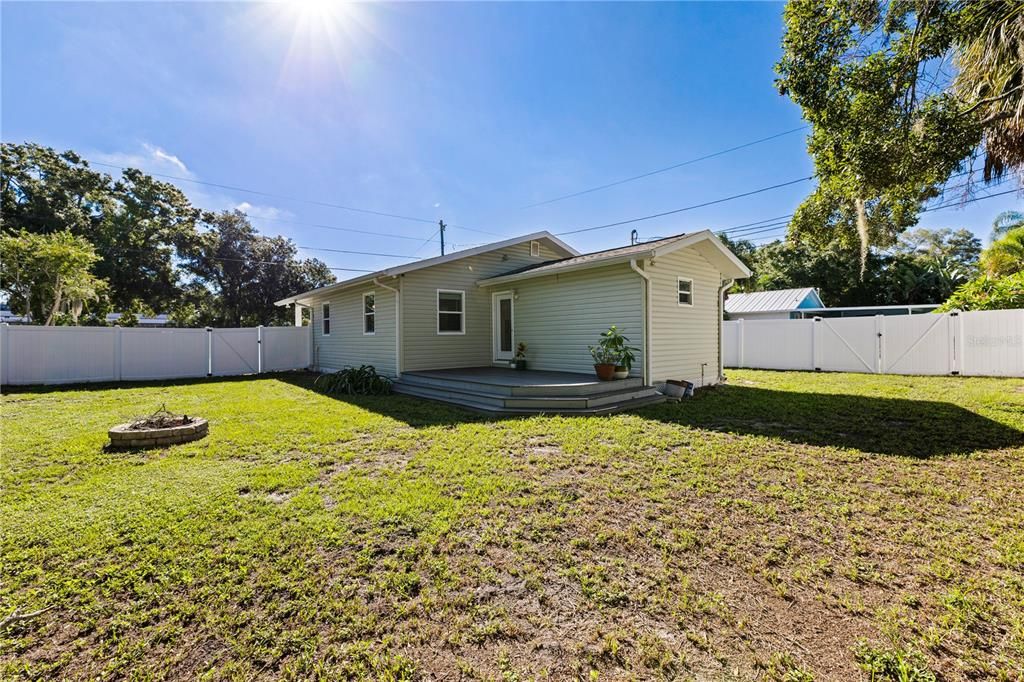 For Sale: $449,000 (2 beds, 2 baths, 1208 Square Feet)
