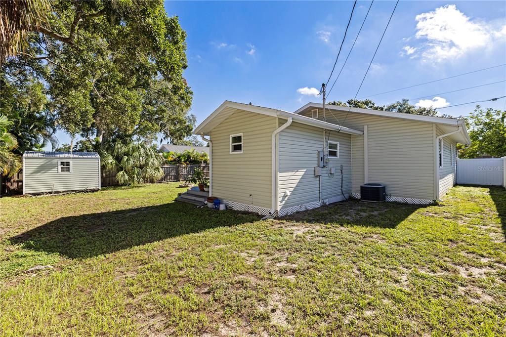 For Sale: $449,000 (2 beds, 2 baths, 1208 Square Feet)