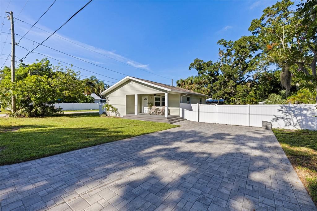 For Sale: $449,000 (2 beds, 2 baths, 1208 Square Feet)