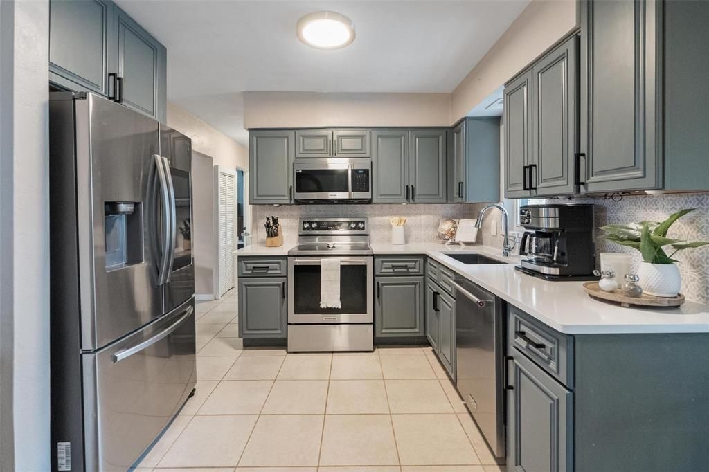 For Sale: $410,500 (2 beds, 2 baths, 1082 Square Feet)