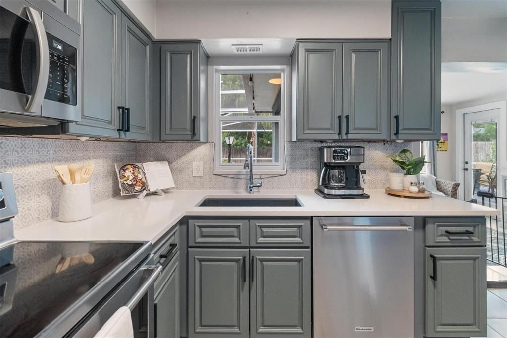 For Sale: $410,500 (2 beds, 2 baths, 1082 Square Feet)