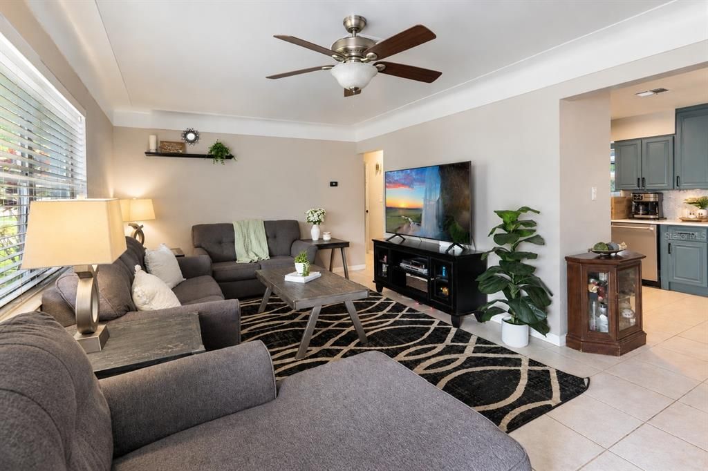 For Sale: $410,500 (2 beds, 2 baths, 1082 Square Feet)