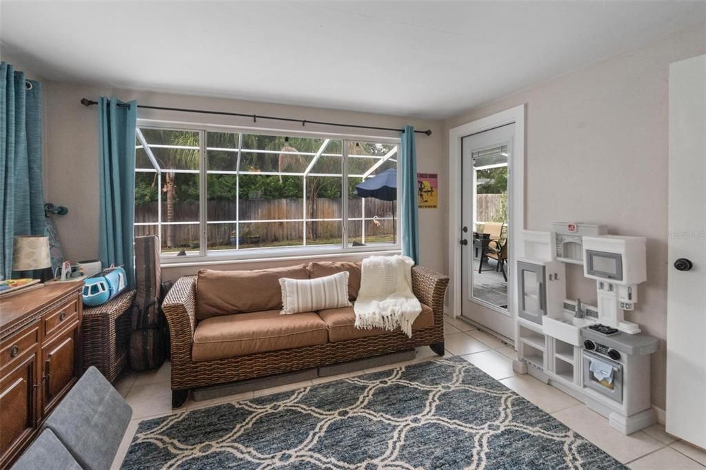 For Sale: $410,500 (2 beds, 2 baths, 1082 Square Feet)