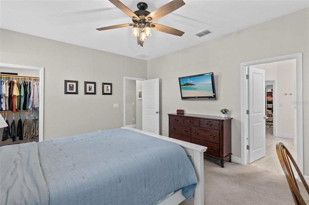 For Sale: $480,000 (4 beds, 4 baths, 2683 Square Feet)