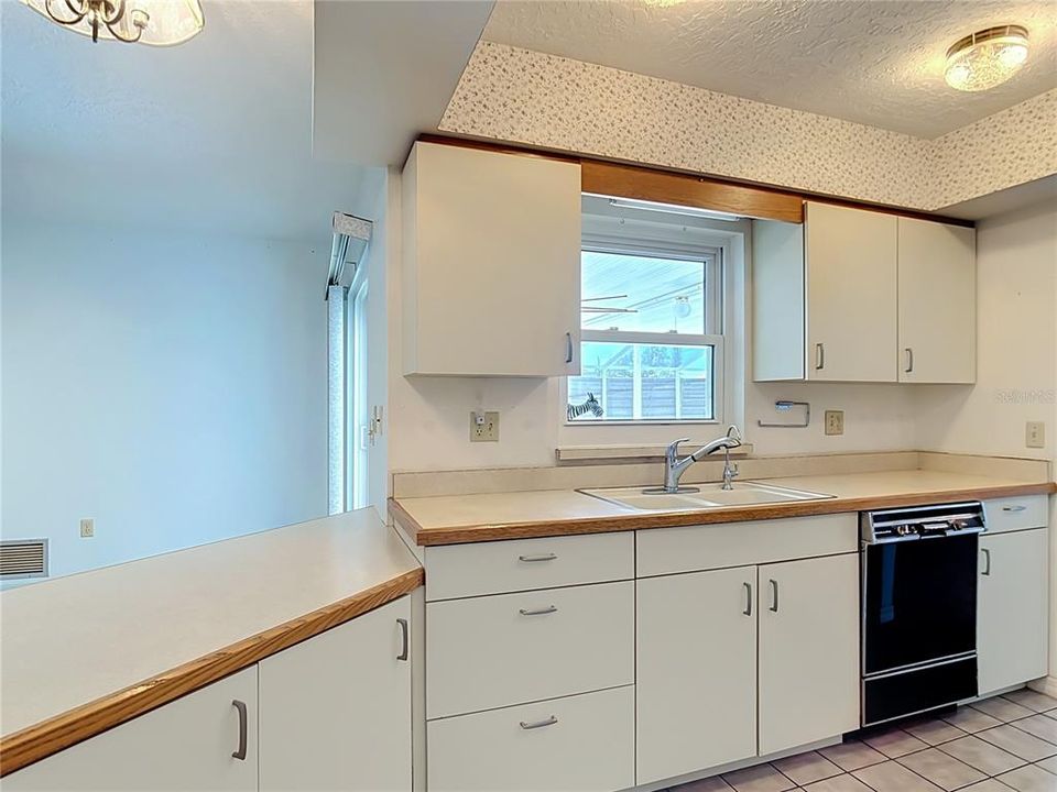 For Sale: $395,000 (3 beds, 2 baths, 1956 Square Feet)