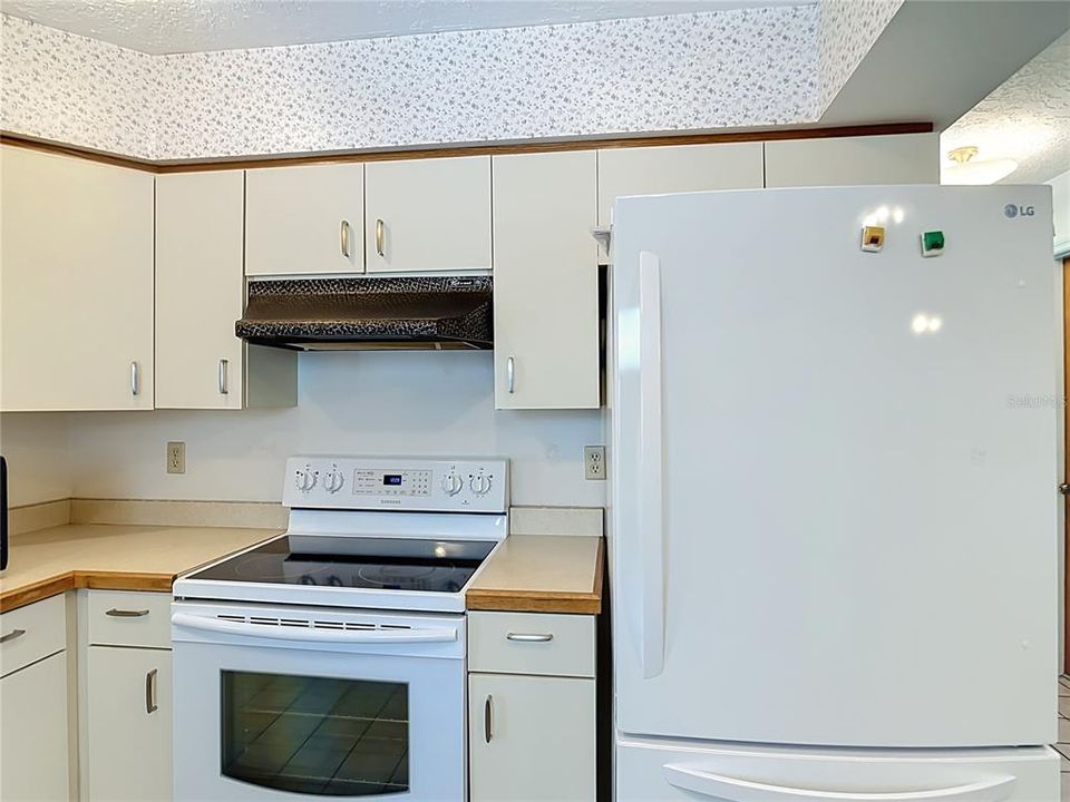 For Sale: $395,000 (3 beds, 2 baths, 1956 Square Feet)