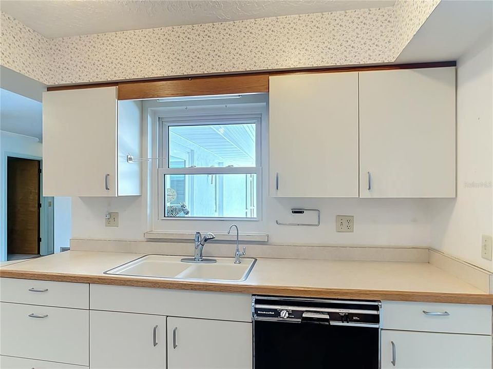 For Sale: $395,000 (3 beds, 2 baths, 1956 Square Feet)