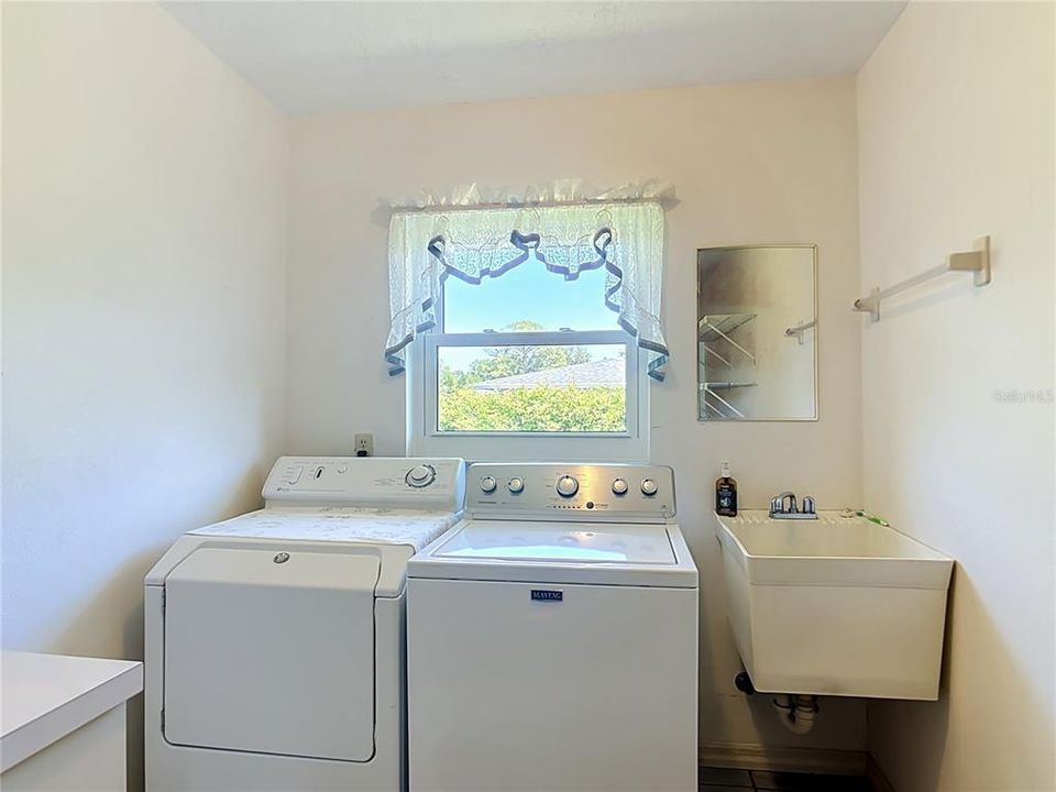 For Sale: $395,000 (3 beds, 2 baths, 1956 Square Feet)