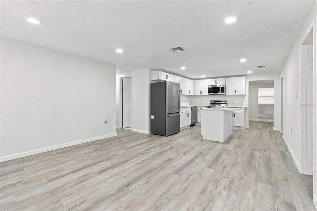 En Venta: $365,000 (3 camas, 3 baños, 1675 Pies cuadrados)